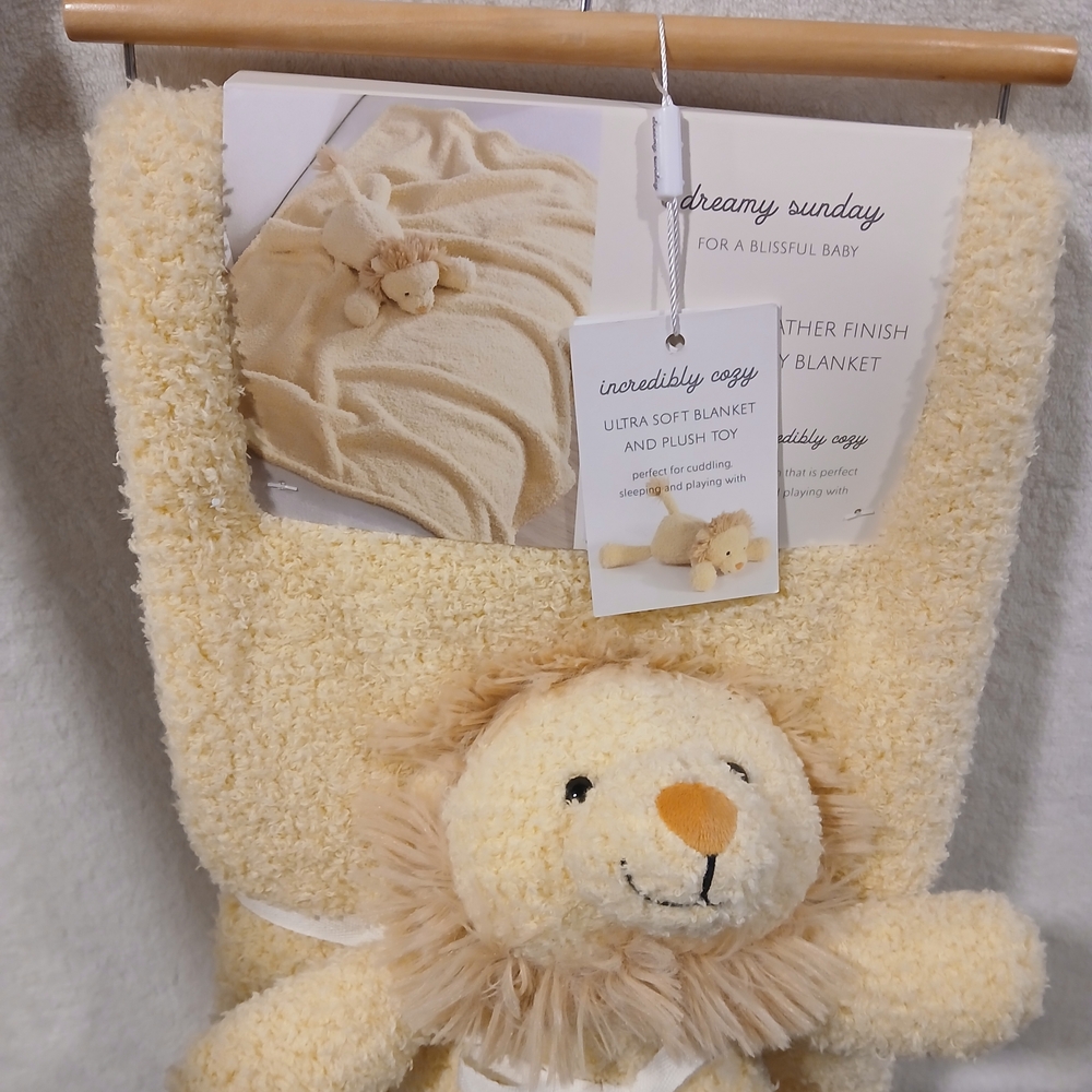 New Dreamy Sunday Yellow Ultra Soft Feather Finish Lion Plush Toy & Baby Blanket
